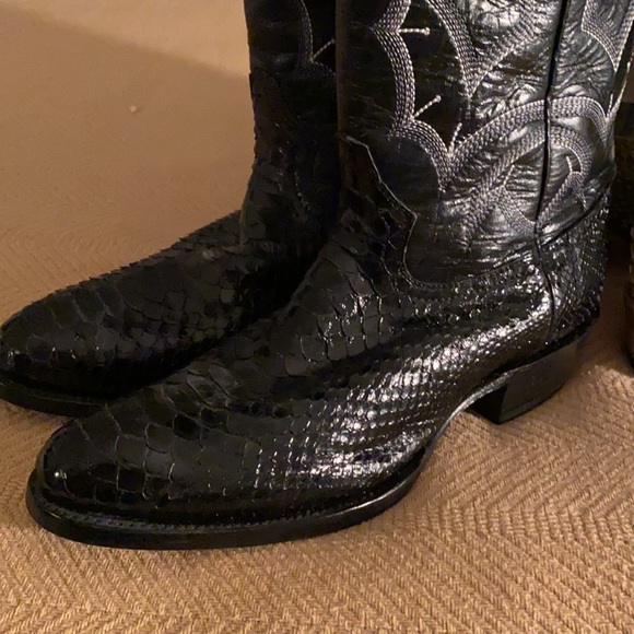 Two lovely Boots - Picture 14 of 16